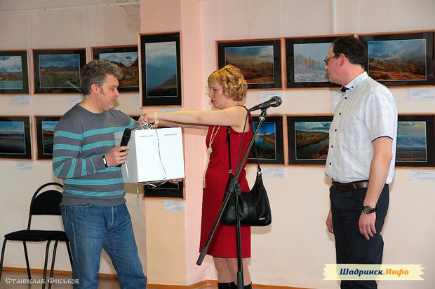 Открытие выставки "Снег и золото" Эдуарда Кутыгина