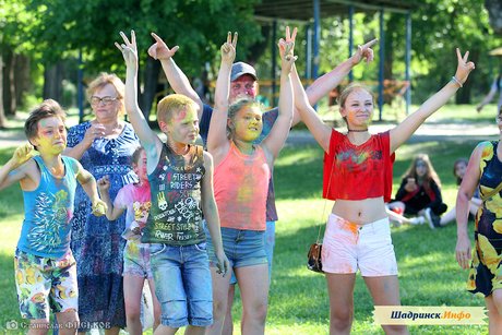 Всероссийский фестиваль красок и водных фонариков в Шадринске - 2018