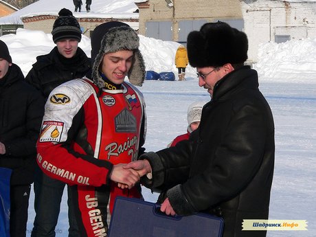 Финал Первенства России среди юниоров по мотогонкам на льду 2 день.