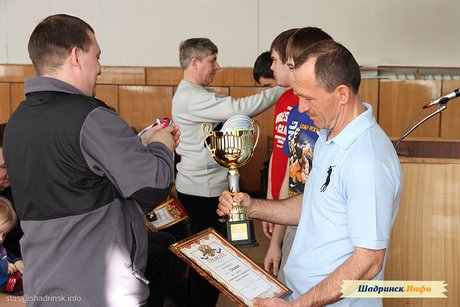Награждение призеров и лучших игроков Чемпионата и Первенства г.Шадринска по мини-футболу 2012-2013