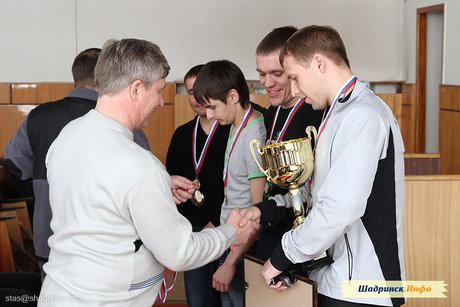 Награждение призеров и лучших игроков Чемпионата и Первенства г.Шадринска по мини-футболу 2012-2013