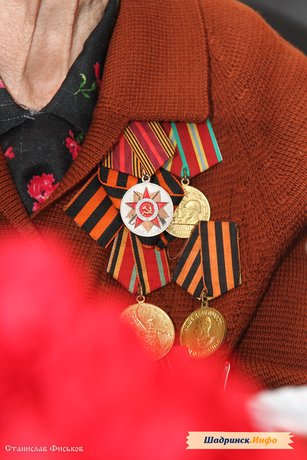 Награждение медалями ветеранов войны и труда