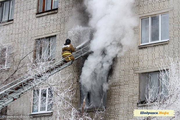 Пожар в Шадринске на улице Фабричной