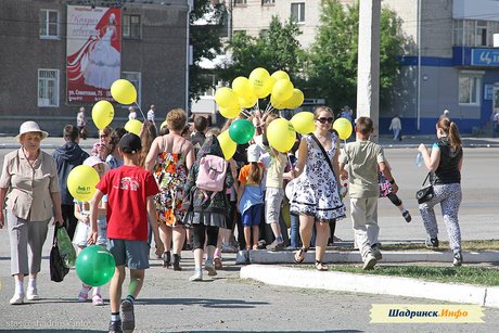 День защиты детей 2012 (у Администрации) - 1 часть