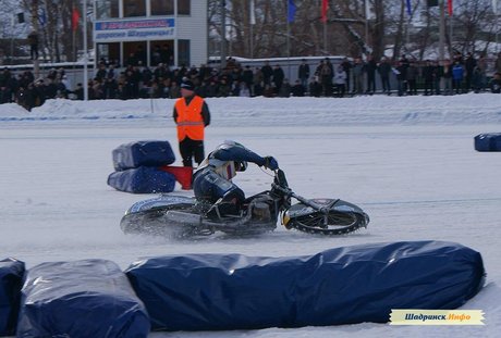 Открытое первенство г. Шадринска по мотогонкам на льду класс 500 см3 13 марта 2010