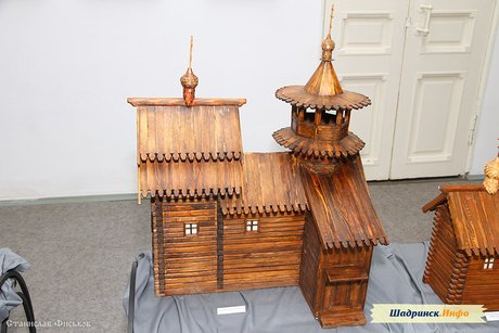 «Деревянные храмы Руси» – выставка макетов кружка «Юный зодчий»